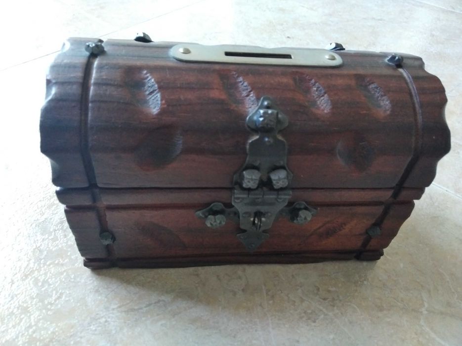 Baú mealheiro madeira