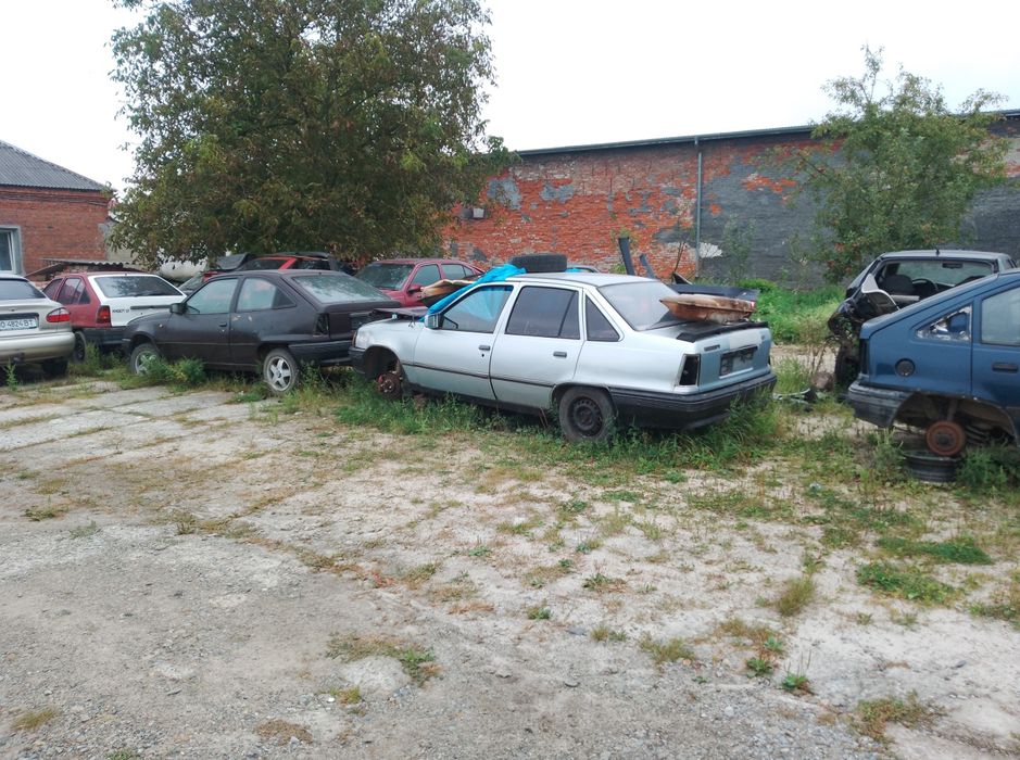 Розбираю Опель Кадет