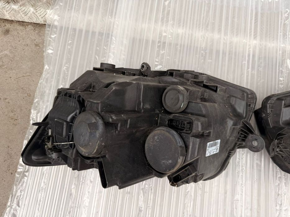 Фара права на VW Transporter T6 2015-2020