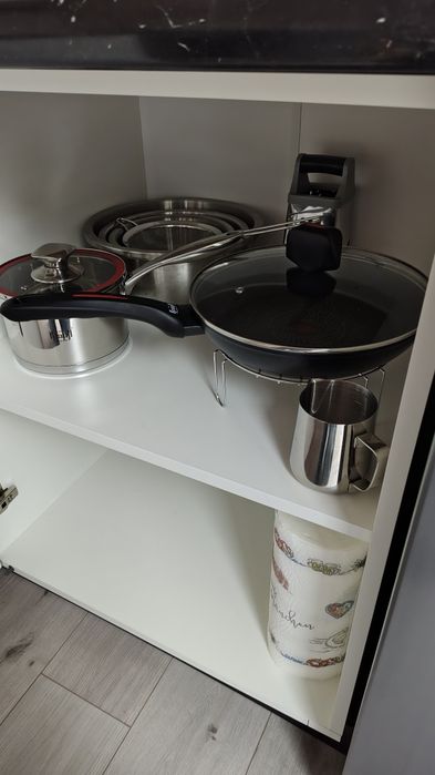 Здається подобово будиночок у лісі