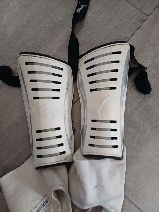 Ochraniacze piłkarskie chłopięce białe puma