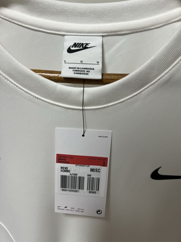 Nike Repeat Swoosh T-Shirt