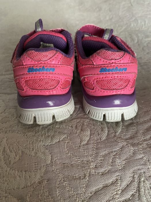 Lote roupinha Conjunto Vestido Tuc-Tuc Tenis Skechers