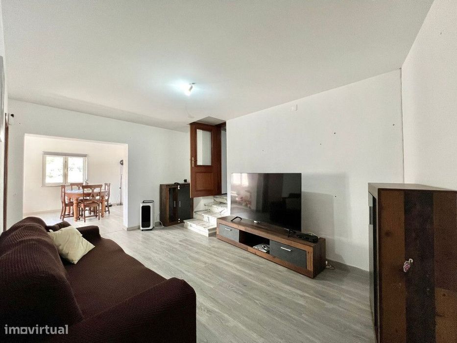 Moradia M3 com lugar de garagem em zona da Anobra