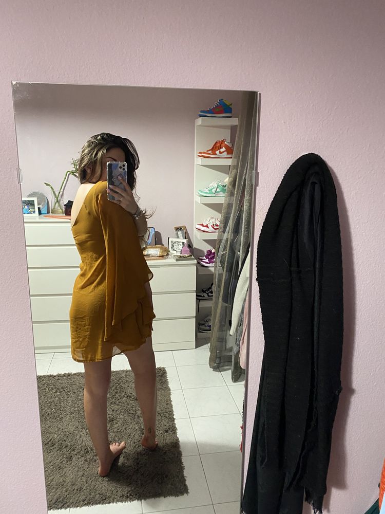 Vestido curto amarelo mostarda