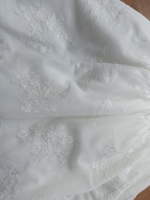 Biała elegancka sukienka dla dziewczynki rozmiar 98 smyk
