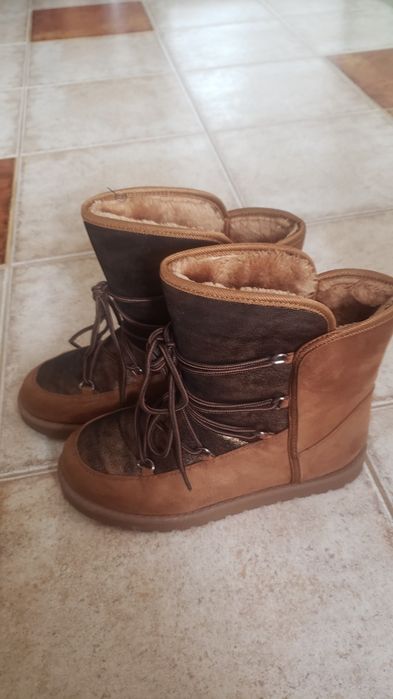 Стильні жіночі  Уггі