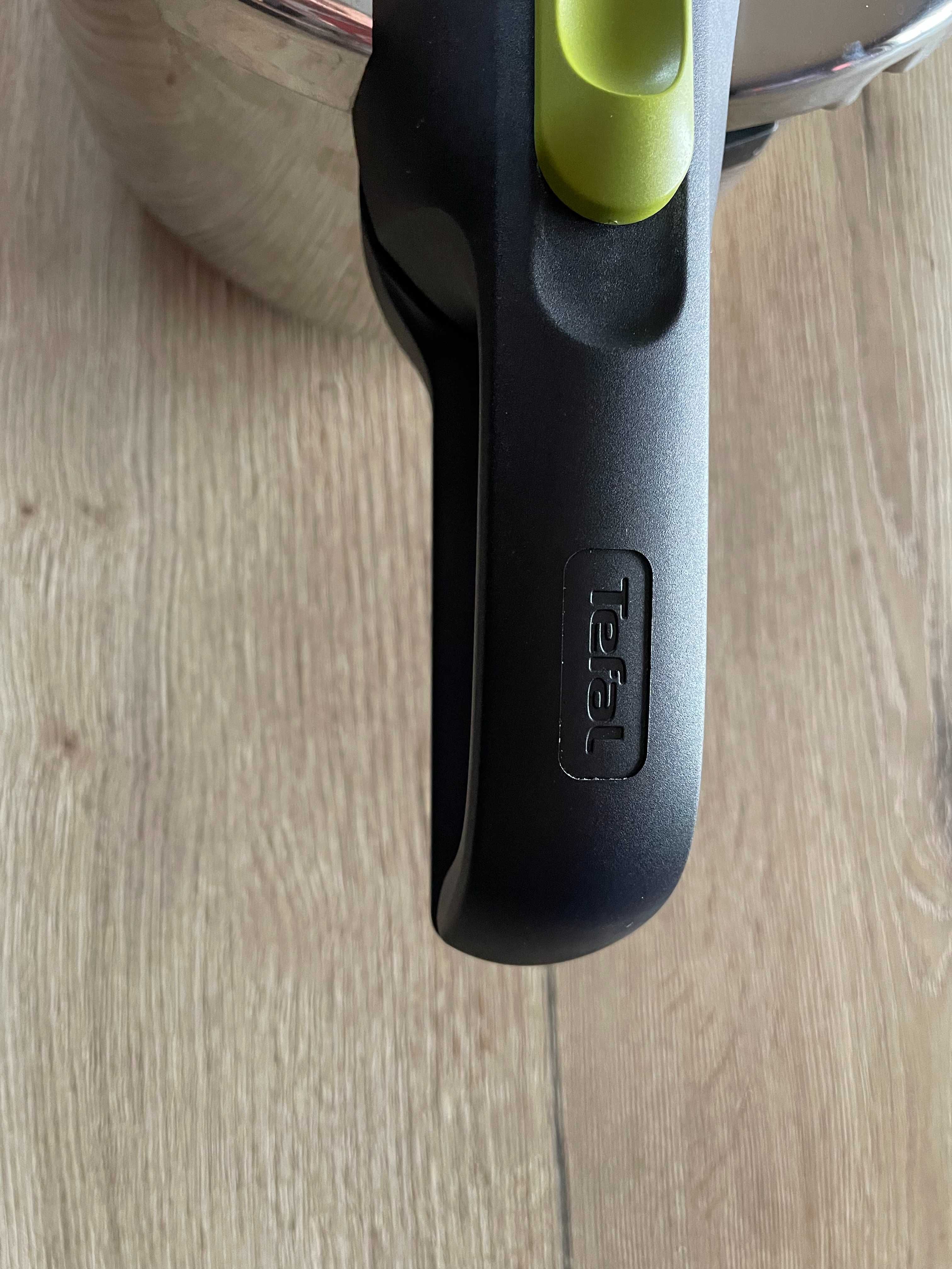 Szybkowar Tefal Secure 5 NEO Stan BDB