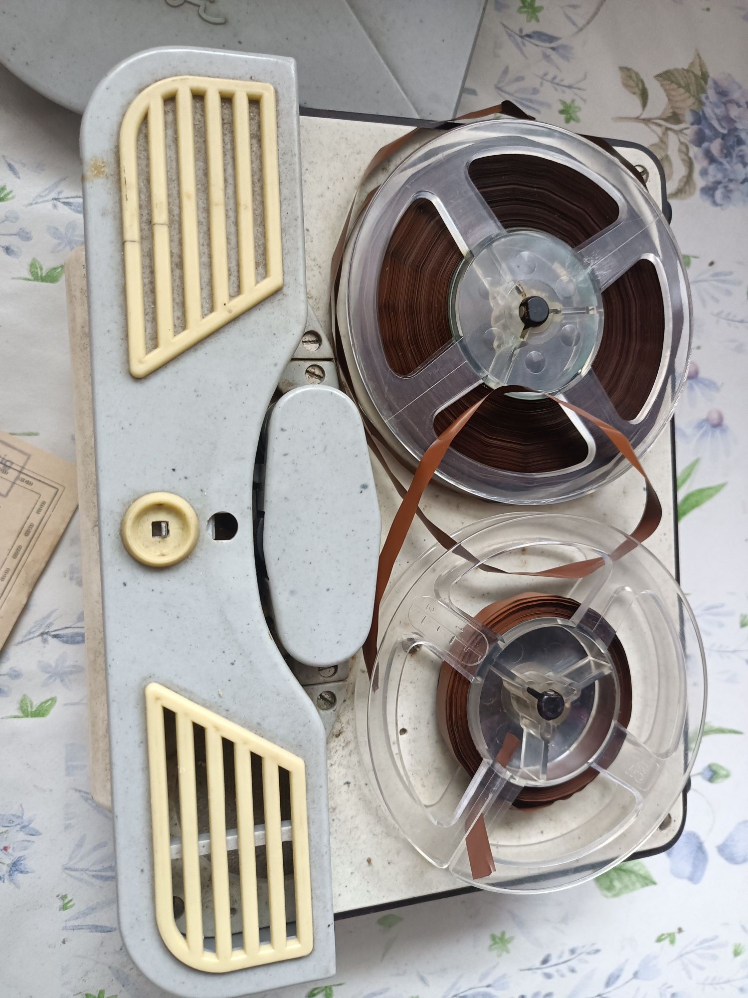 Mini magnetofon szpulowy