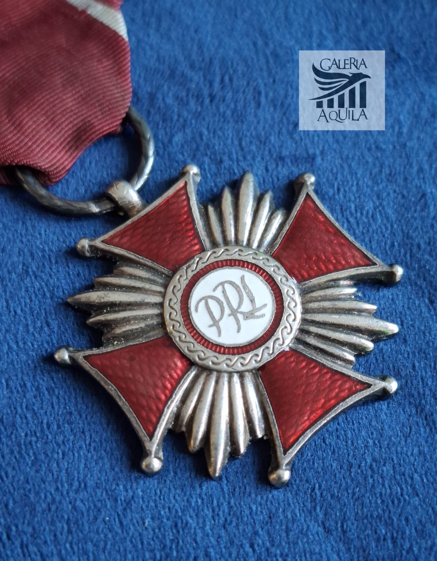 Srebrny Krzyż Zasługi + dokument (nadanie dla kobiety)