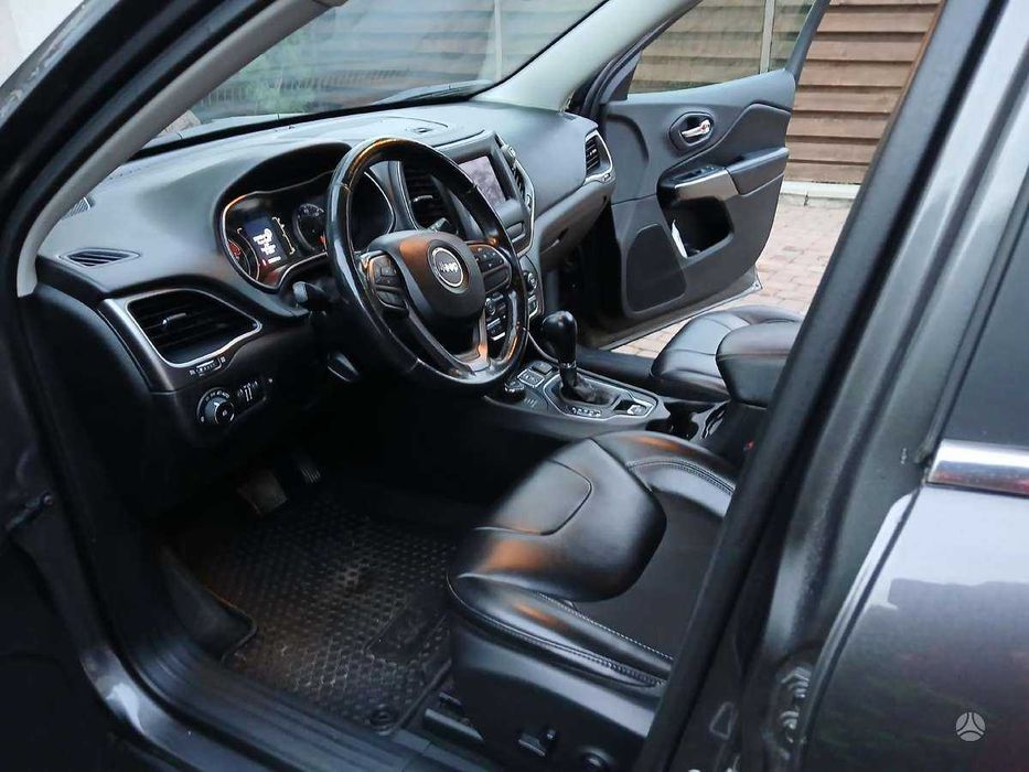 Jeep Cherokee 2019 року