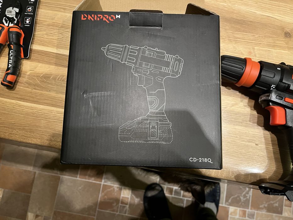 шуруповерт Дніпро м та акумулятор