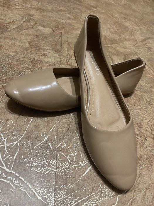 Балетки лаковые бежевые