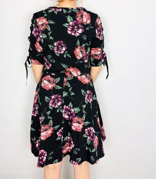 Czarna sukienka w kwiaty z wiązaniami na rękawach L 40 Dorothy Perkins