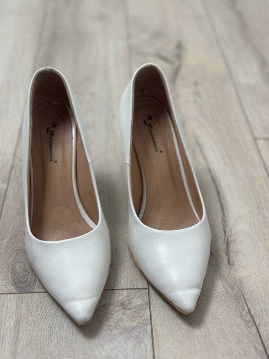 туфлі білі лодочки човники на каблуку стаканчику