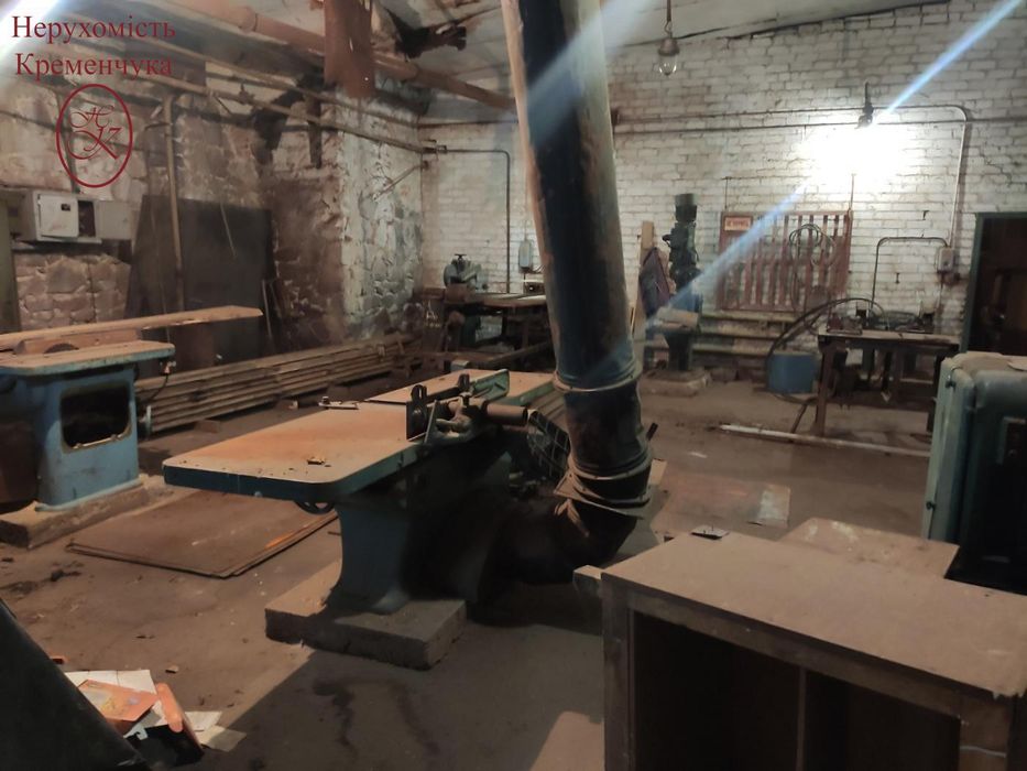Продам виробничі та складські приміщення центр