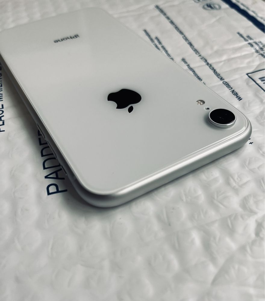 iPhone XR 256GB White Neverlock