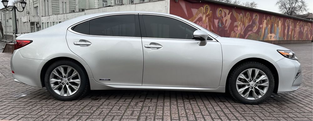 Продам Lexus ES300h 12/2012 2.5 Гибрид ГАЗ