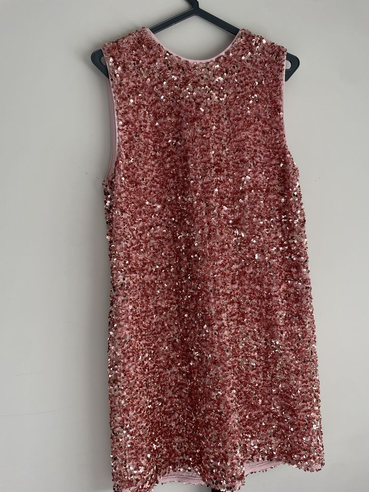 Vestido rosa com lantejoulas