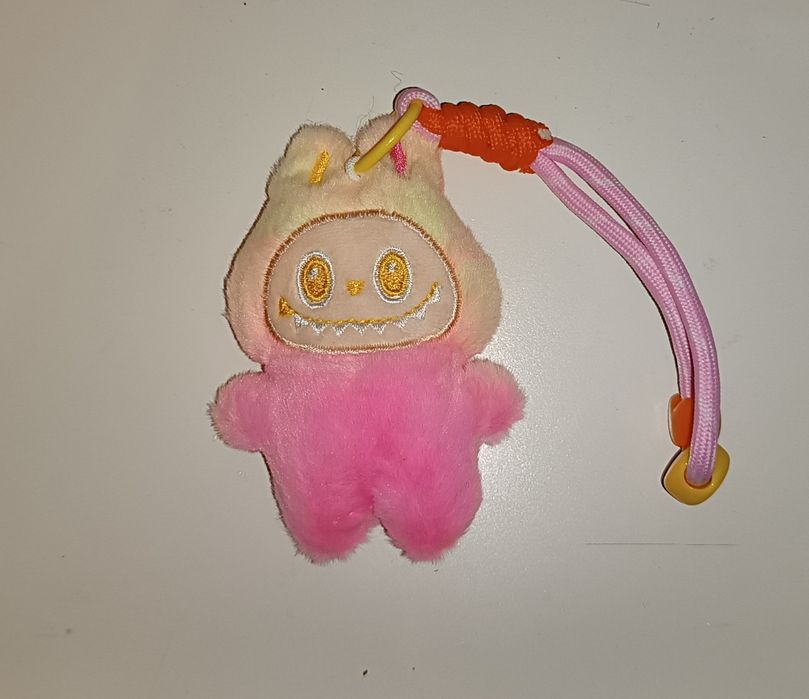 Vendo porta chaves e Mini Peluche Labubu