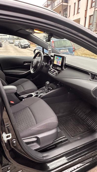 Toyota Corolla 2022 Hybryd hybryda benzyna 1.8 kombi przebieg 32tys km