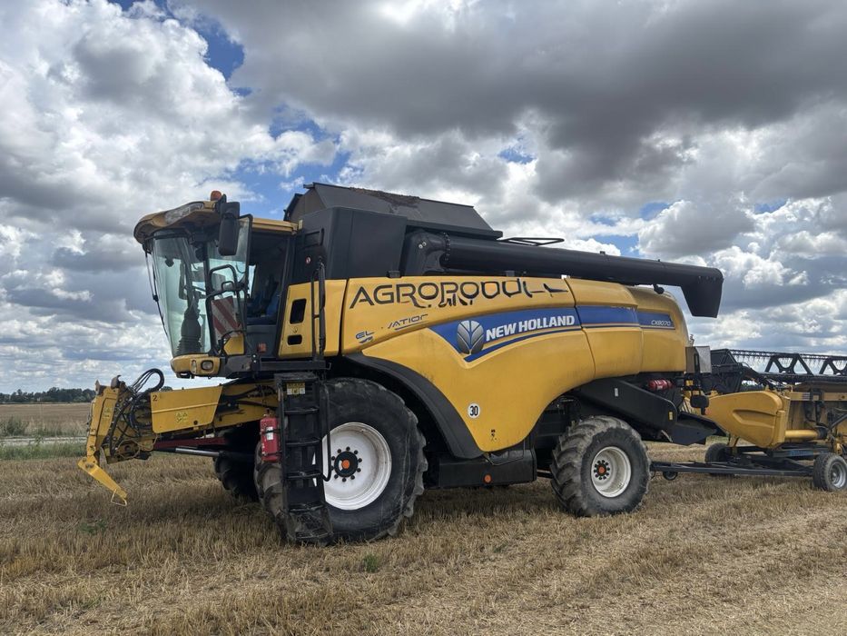 Kombajn NEW HOLLAND CX8070
