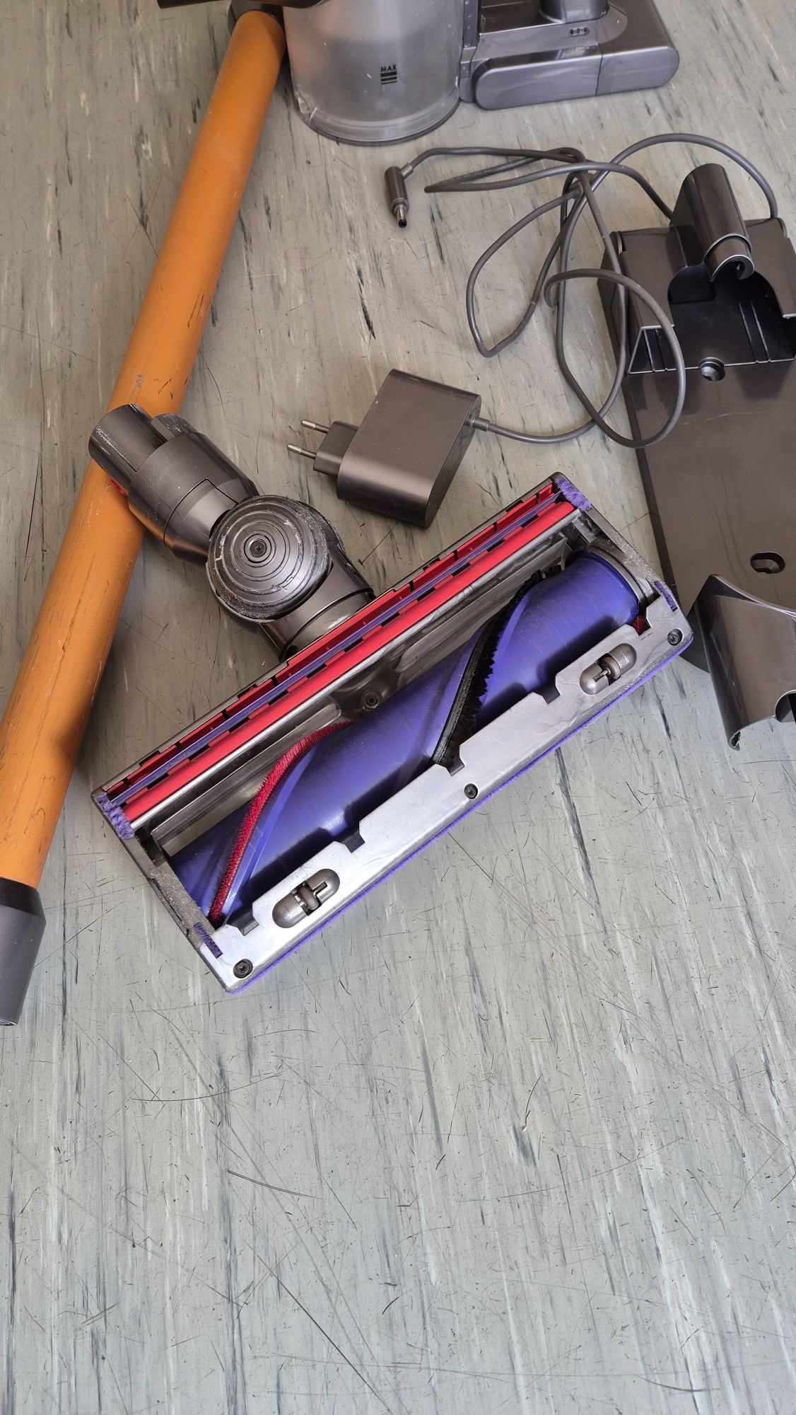 Dyson v8  odkurzacz
