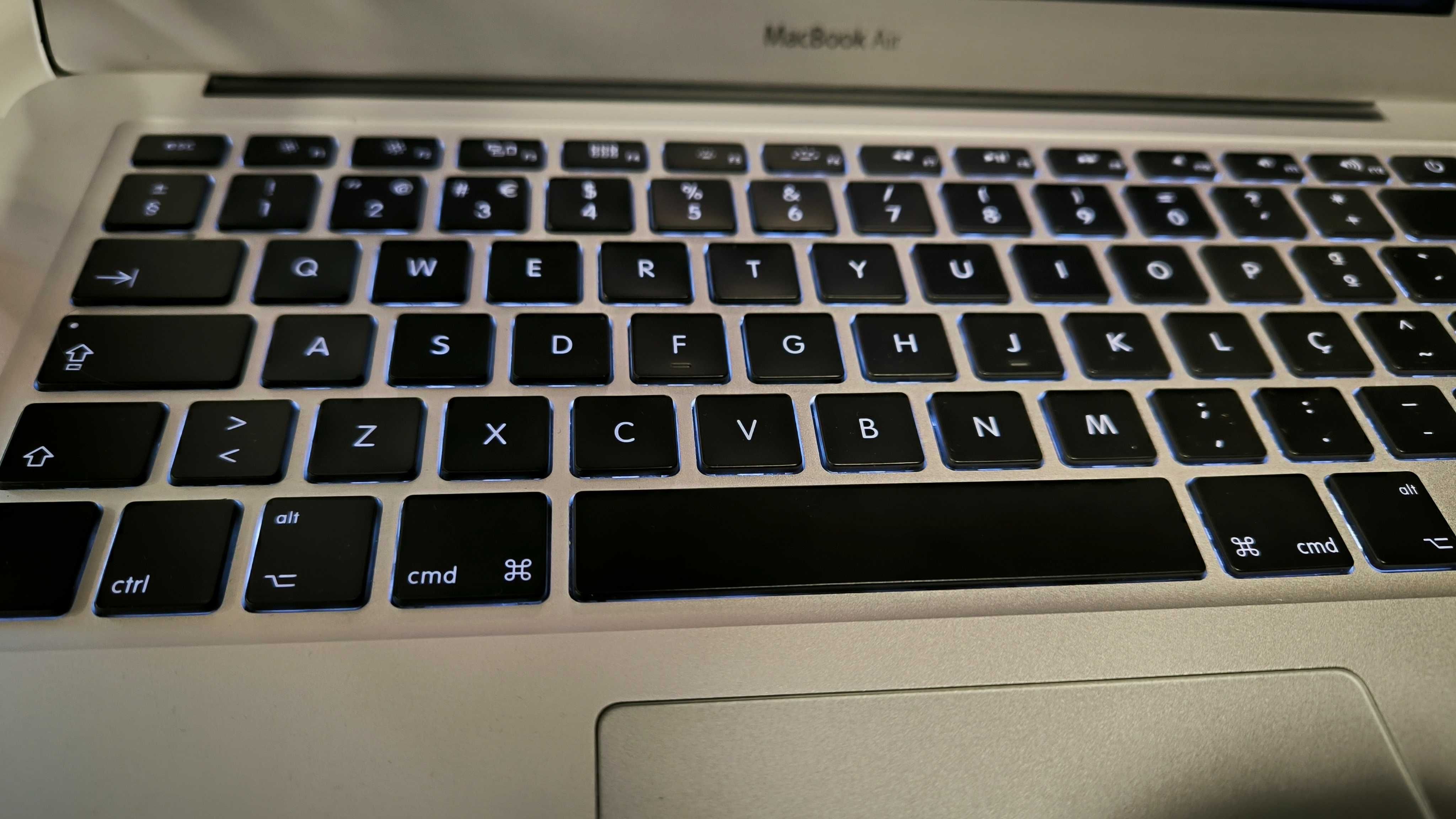MacBook Air 13 8GB RAM i5