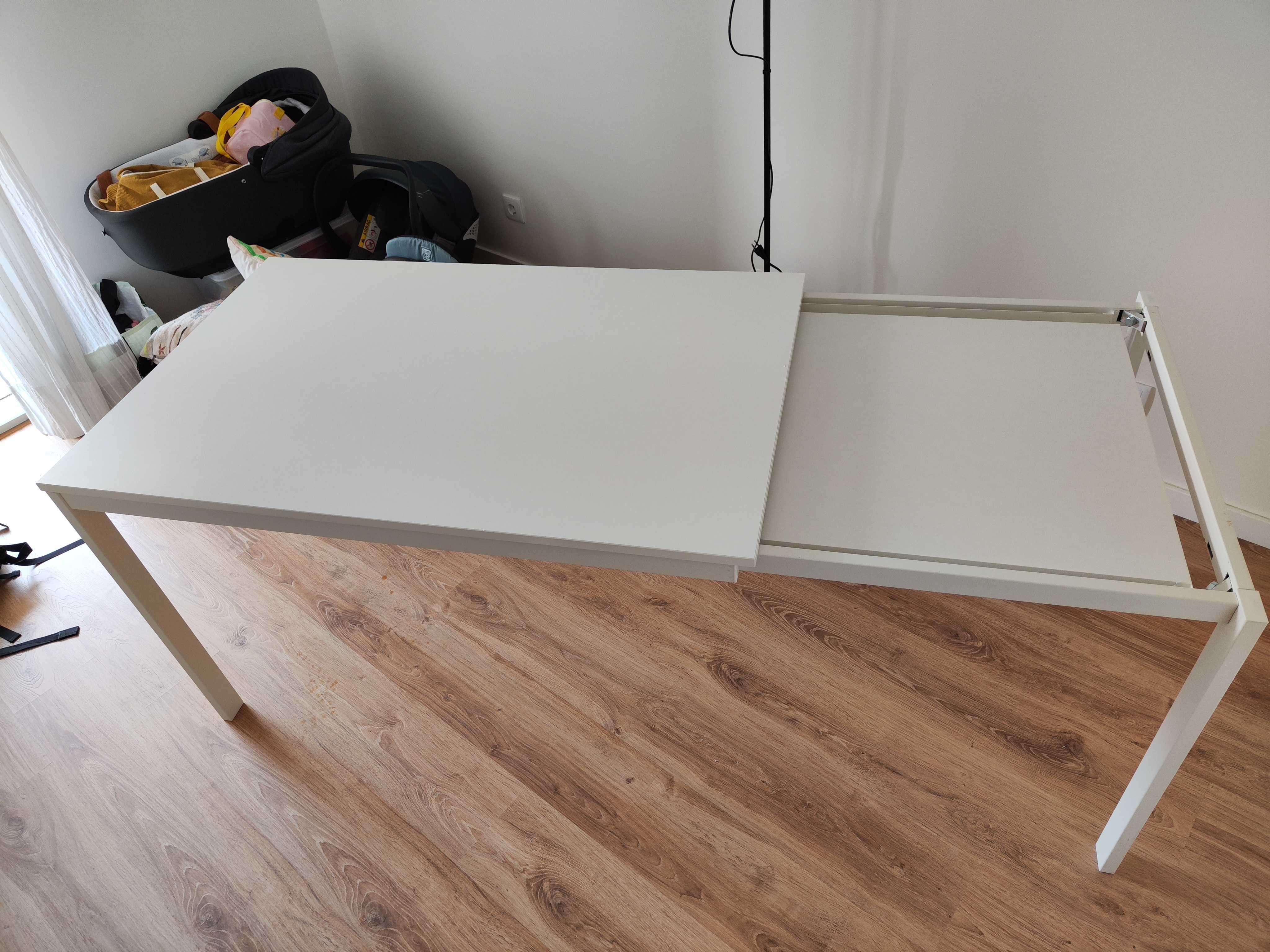 Mesa IKEA branca extensível
