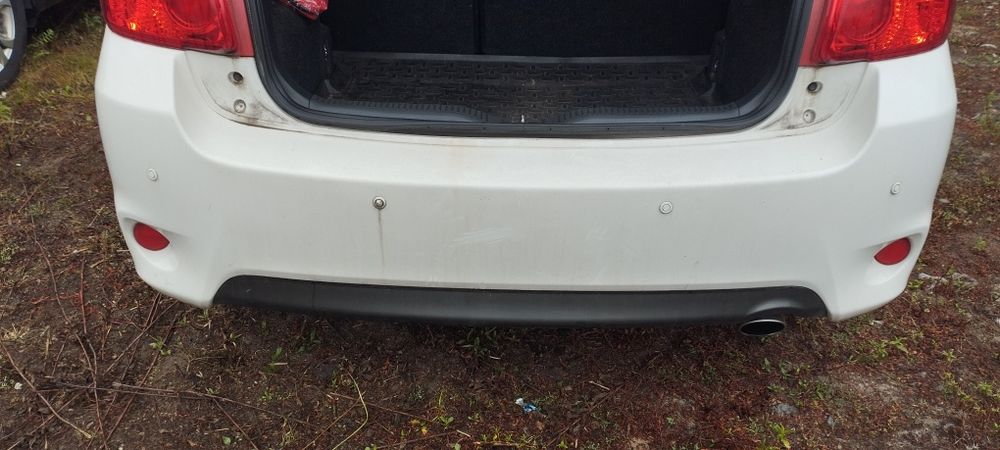 Zderzak tył tylny Toyota Auris 1 lift kod lakieru 040 do założenia PDC