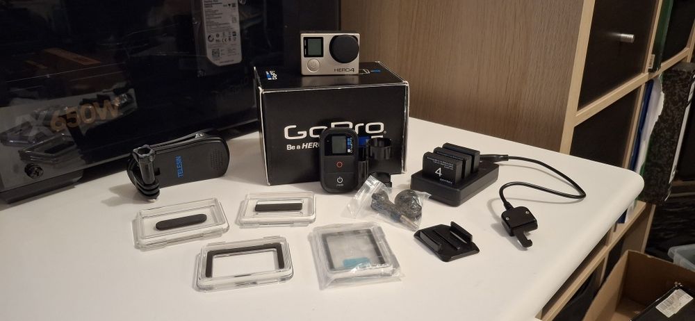 GoPro HERO4 + Comando Remoto + Acessórios – Pronta para Aventura
