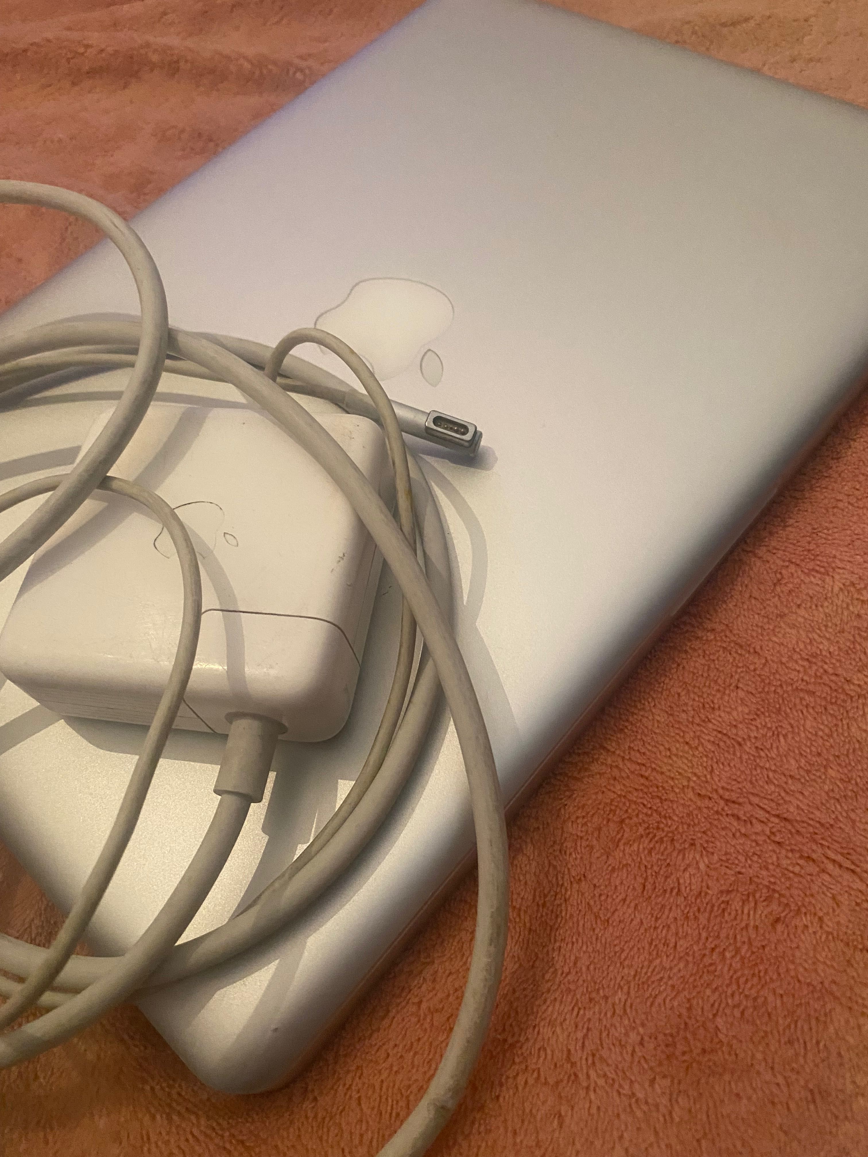 MacBook Pro+Carregador incluído