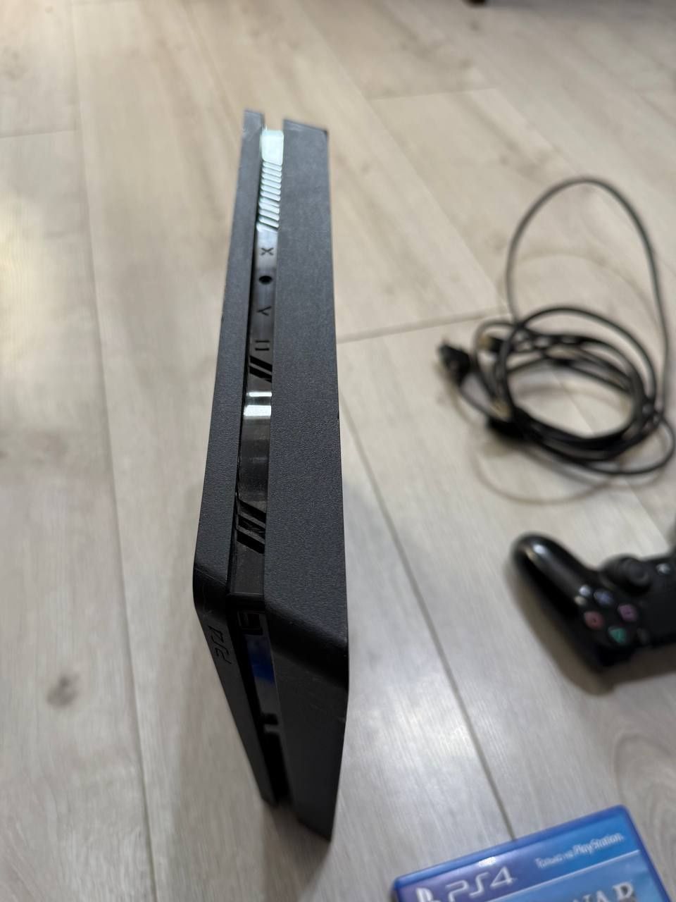 Продам Ps4 Slim, в хорошому стані,диск в подарунок!