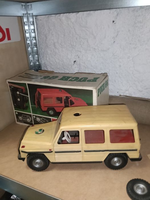 Zabawka Autko na kabel PRL Mercedes Punch G6