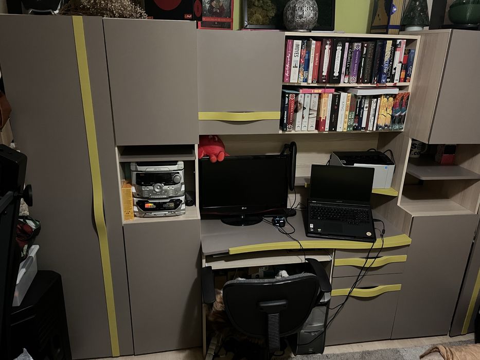 Meblościanka młodzieżowa z biurkiem i szafą - stan bardzo dobry