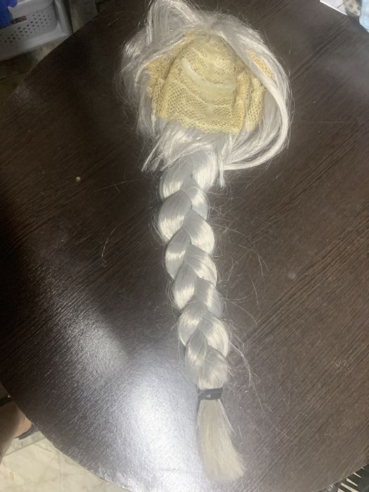 Lalka porcelanowa peruka