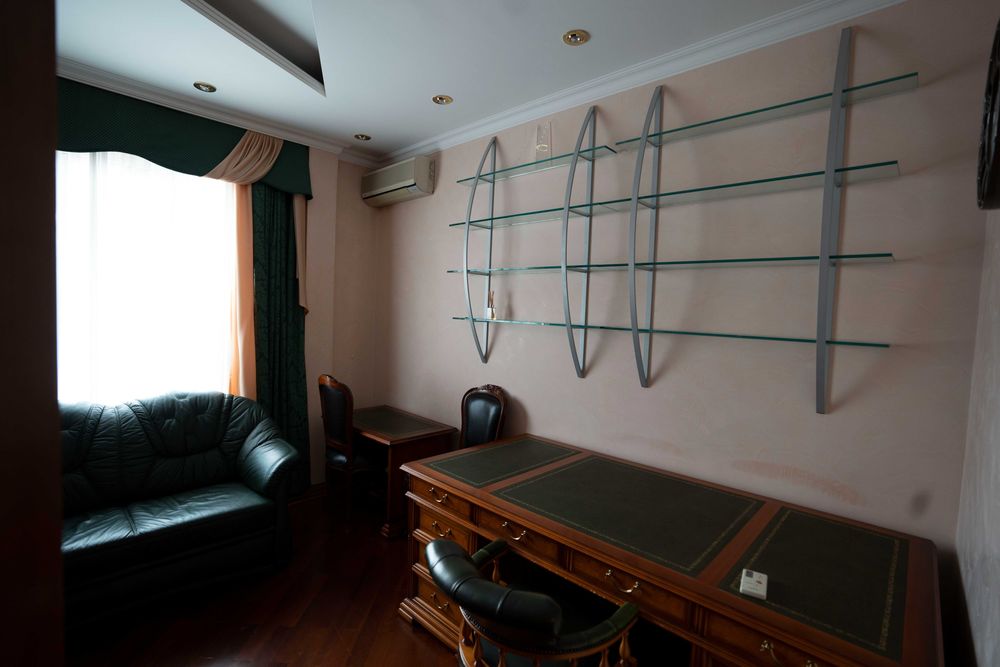 Продам 3кімнатну на вул. Дмитрівський 13а Цирк Золотоустівська