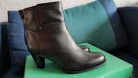 Нові шкіряні демісезонні черевички Clarks 42 розміру 27см