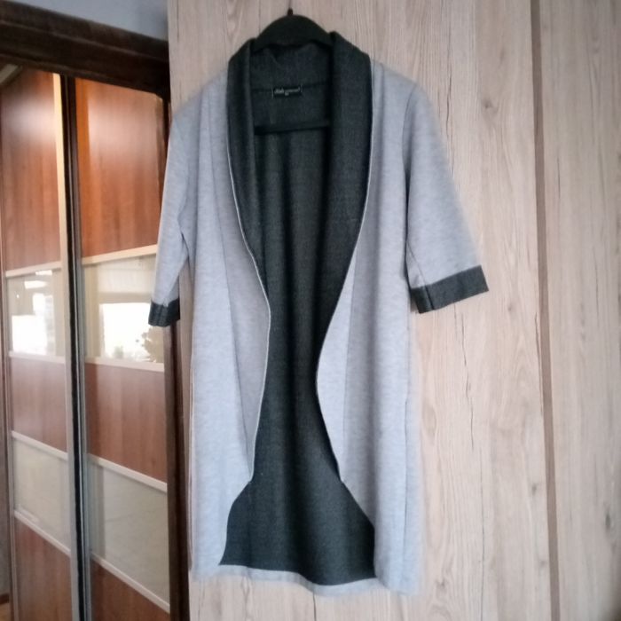 Narzutka na ramiona z rękawem trzy czwarte