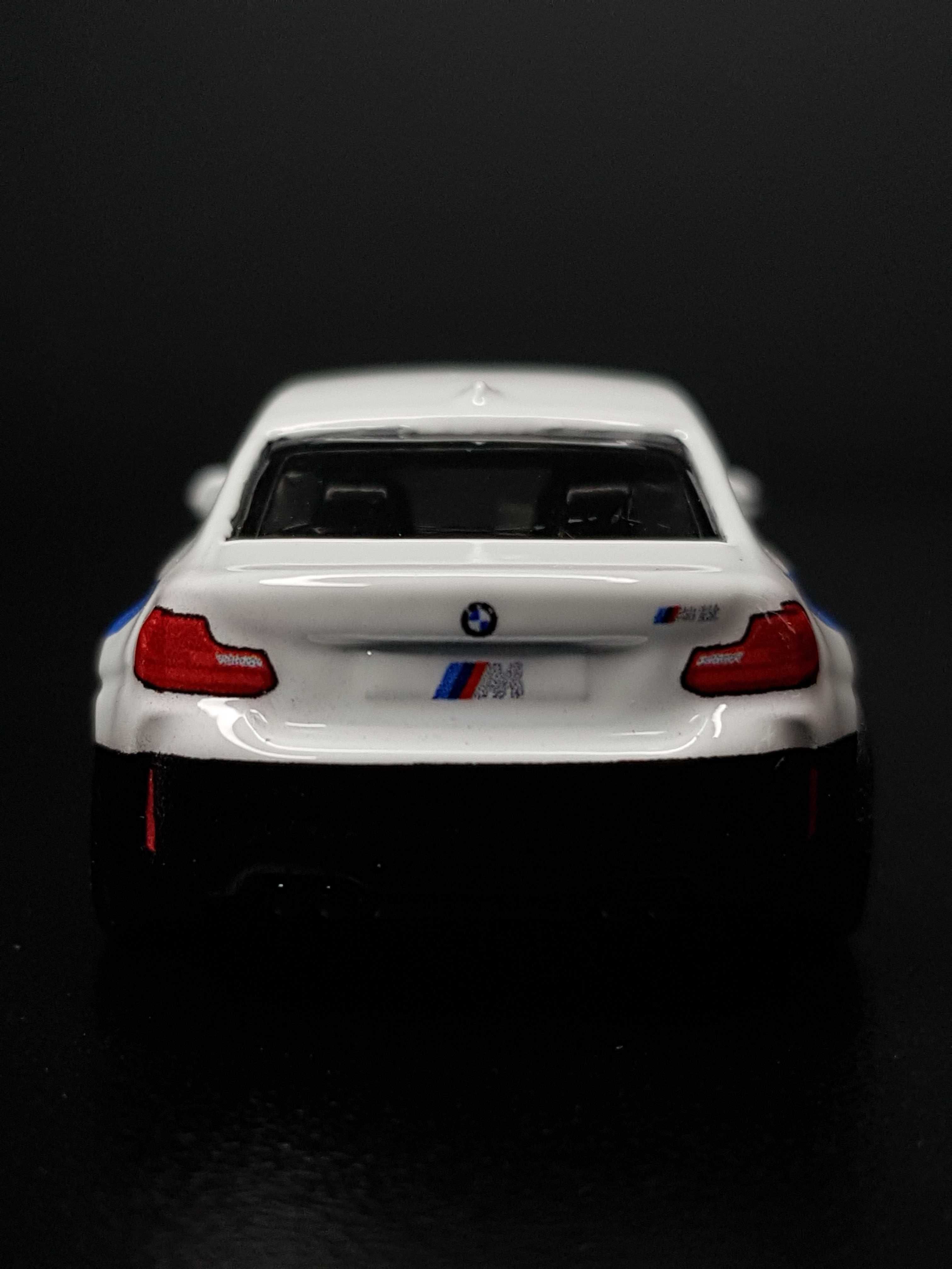 Hot Wheels Premium 2016 BMW M2 z dioramy BMW M Series