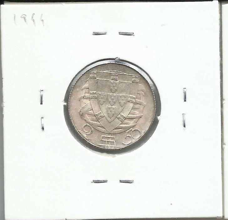 3 Moedas portuguesas - Belas – 2$50 (1940, 1944 e 1947) – Prata