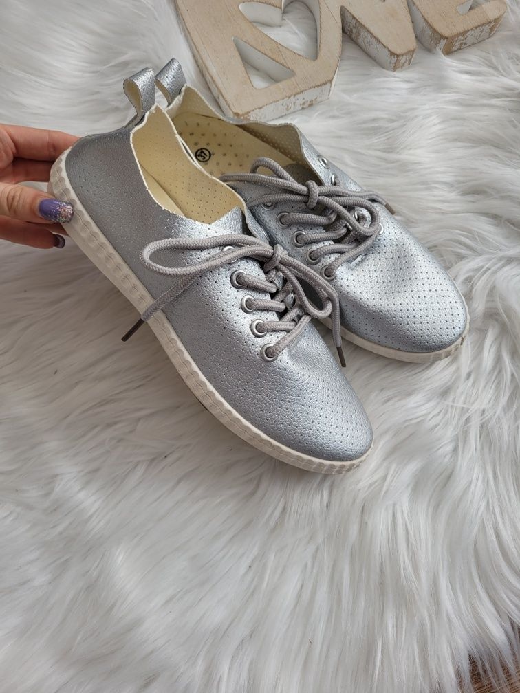 Srebrne adidasy trampki 37