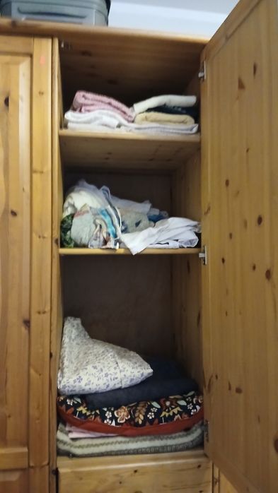 Duża szafa sosnowa o wymiarach 260x210x55