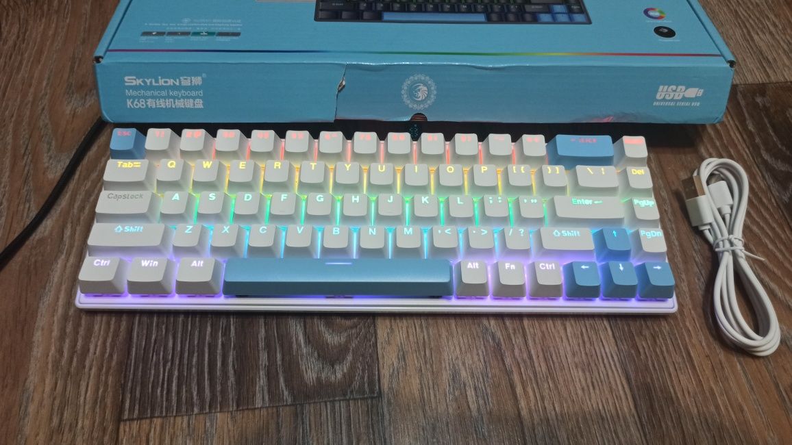 Ігрова механічна клавіатура з rgb підсвіткою skylion k68