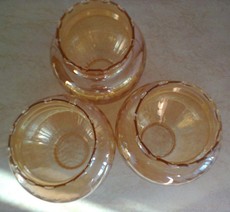 ПЛАФОНЫ   2шт .бежевые перламутровые + 1шт. белый рельефный.