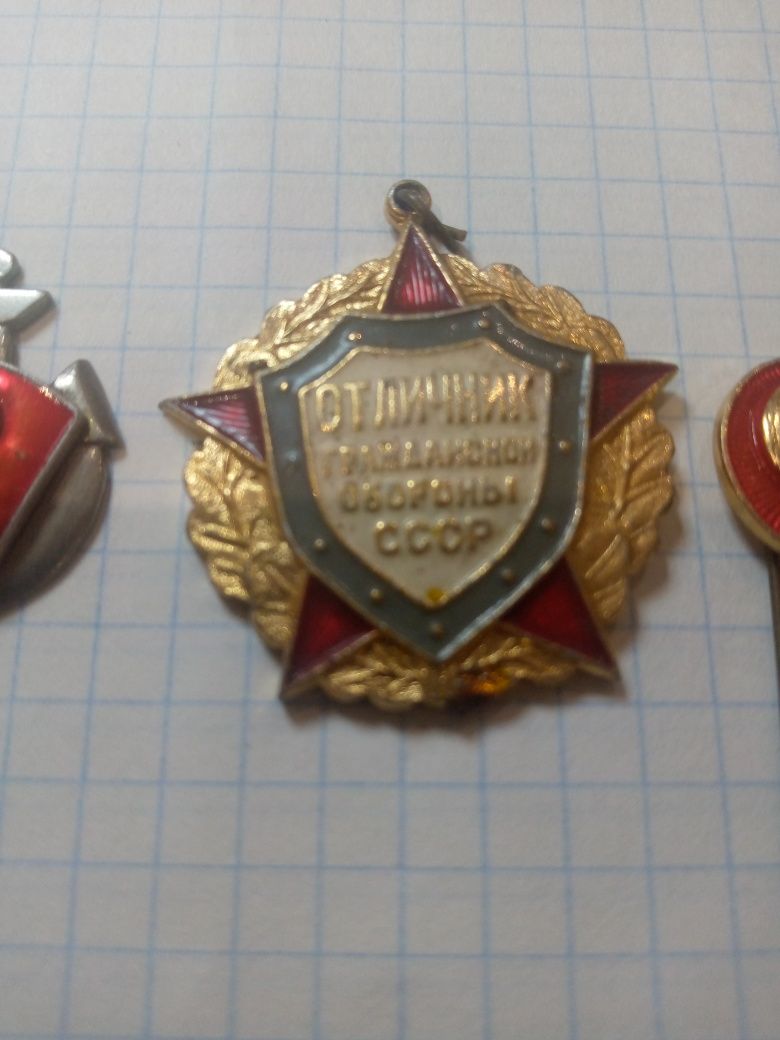 Продам старые советские значки