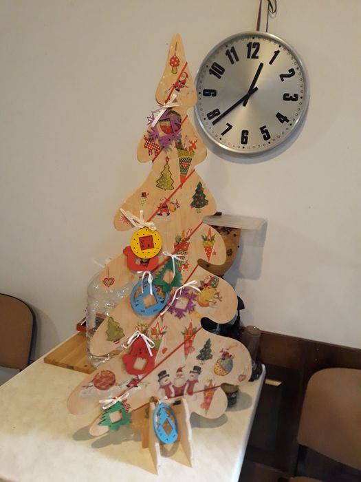 Ялинка з дерева та паперова