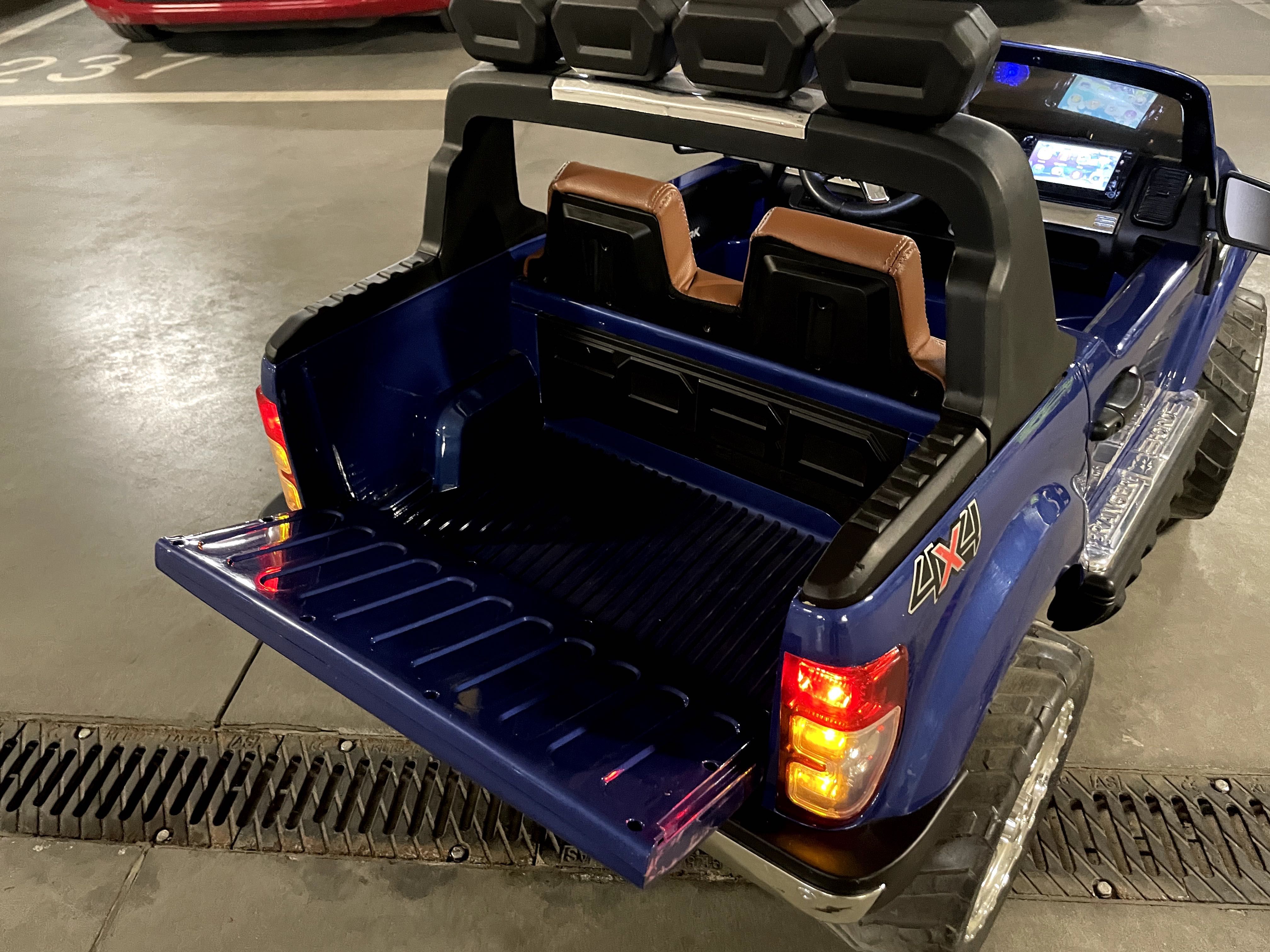 Ford Ranger F650 4x4 Duży z tabletem i oświetleniem