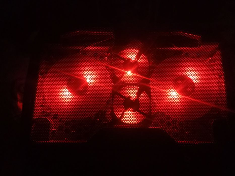 Подставка для ноутбука работает отлично