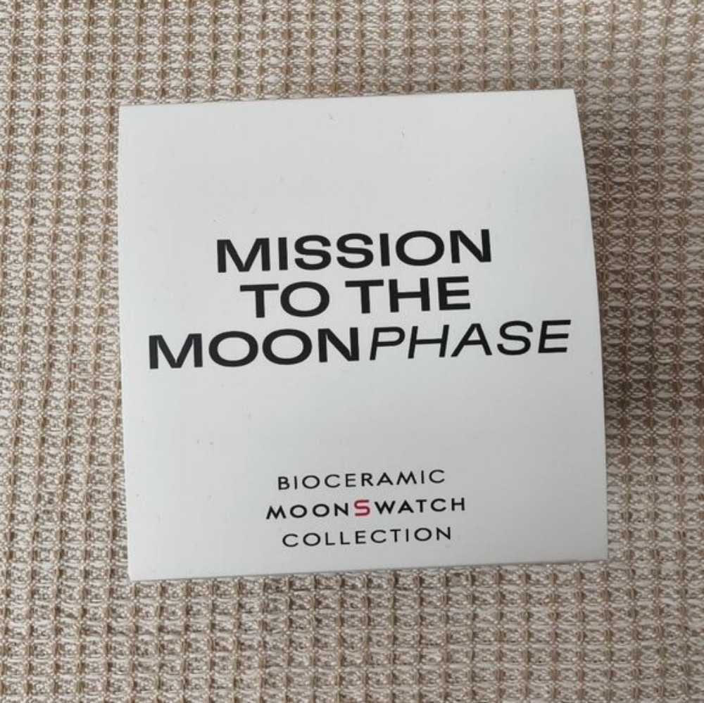 Omega x Swatch SO33W700 Snoopy - Limitowany Zegarek Moonphase